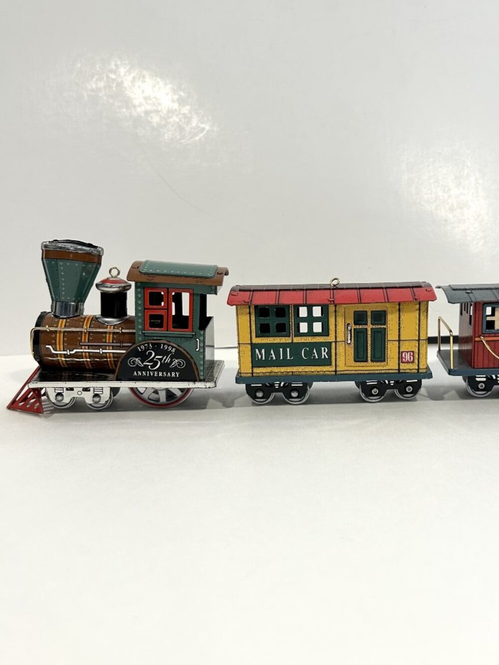 HALLMARK KEEPSAKE ANNIVERSARY 25TH 1998 TIN LOCOMOTIVE, MAIL CAR, AND CABOOSE